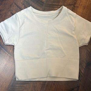 AERIE Cream Cropped Short Sleeve Athletic Top